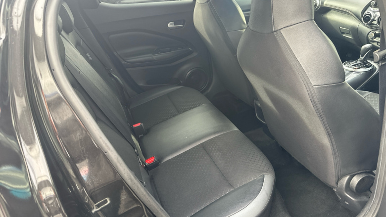 Nissan Juke 1.0 DiG-T 114 N-Connecta 5dr DCT Petrol Hatchback